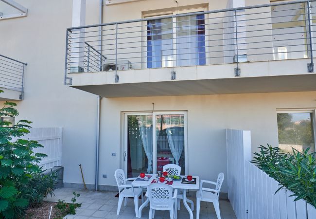 Appartamento a Trinità d´Agultu e Vignola - Affittimoderni Isola Rossa Borgo - IRUL19  Appartamento a Trinità d´Agultu e Vignola - Affittimoderni Isola Rossa Borgo - IRUL19