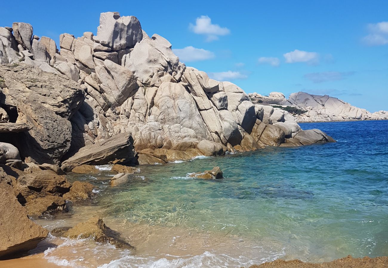 Appartamento a Trinità d´Agultu e Vignola - Affittimoderni Isola Rossa Borgo - IRMI06